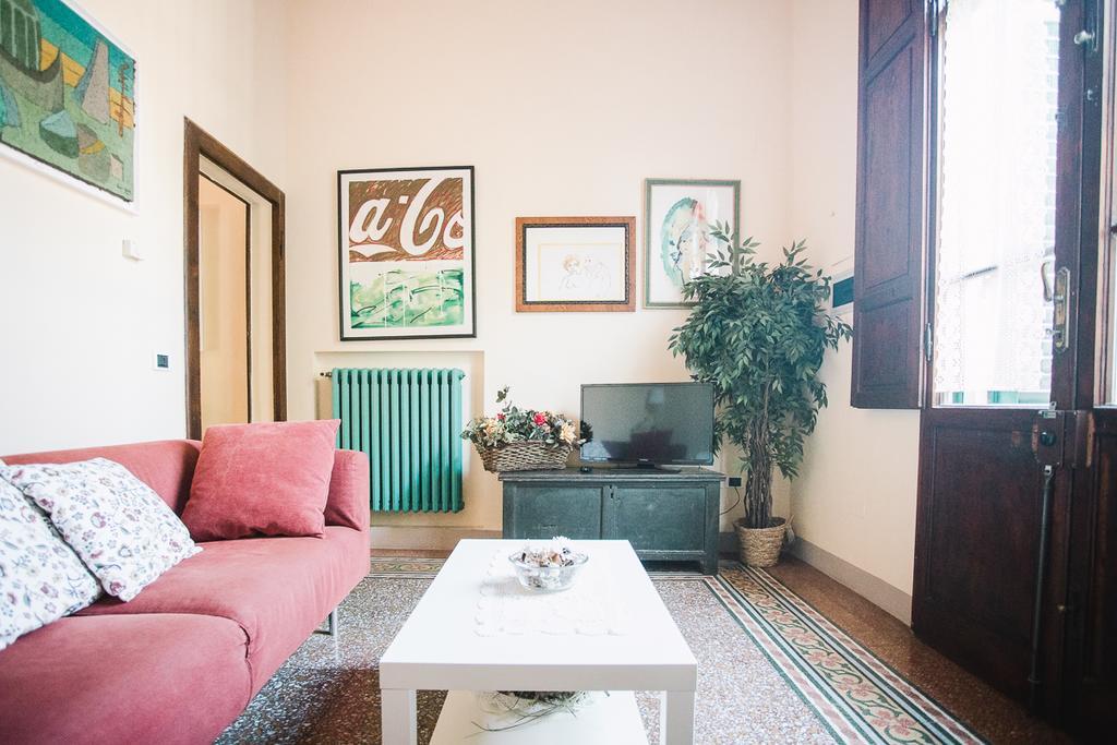La Casetta Di Filippo E Chiara Pisa Exteriör bild